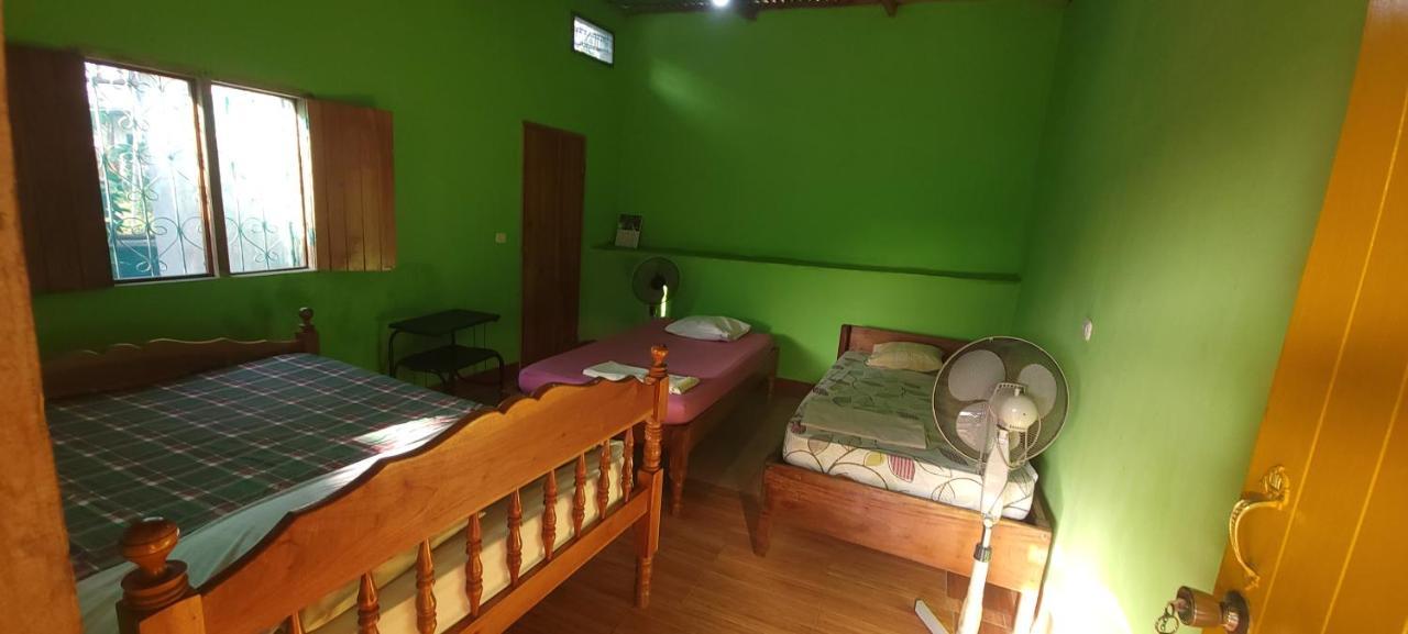Hostal Maria Rivas Exterior photo
